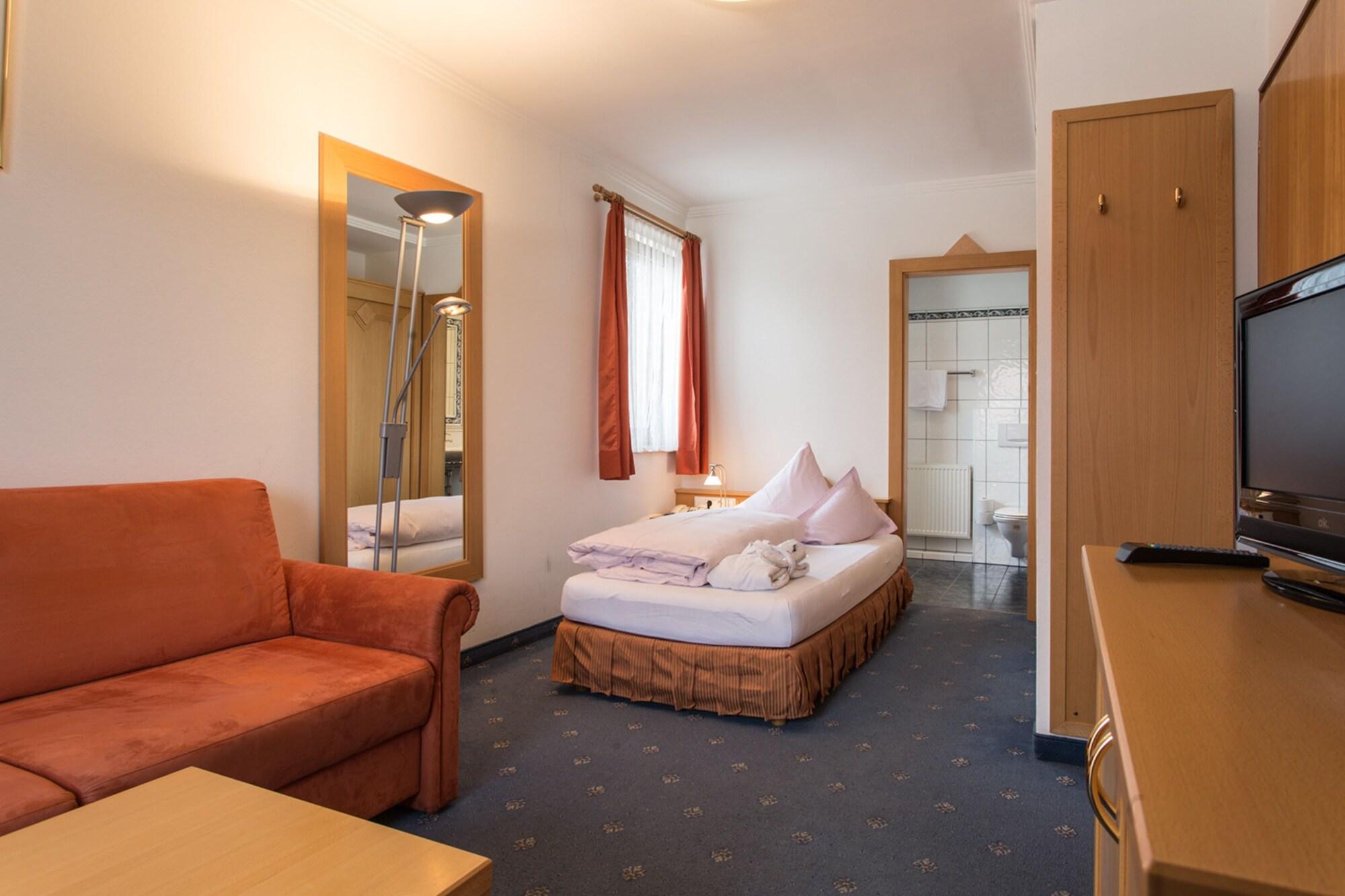 Hotel Solstein เซเฟลด์ อิน ทิโรล ภายนอก รูปภาพ