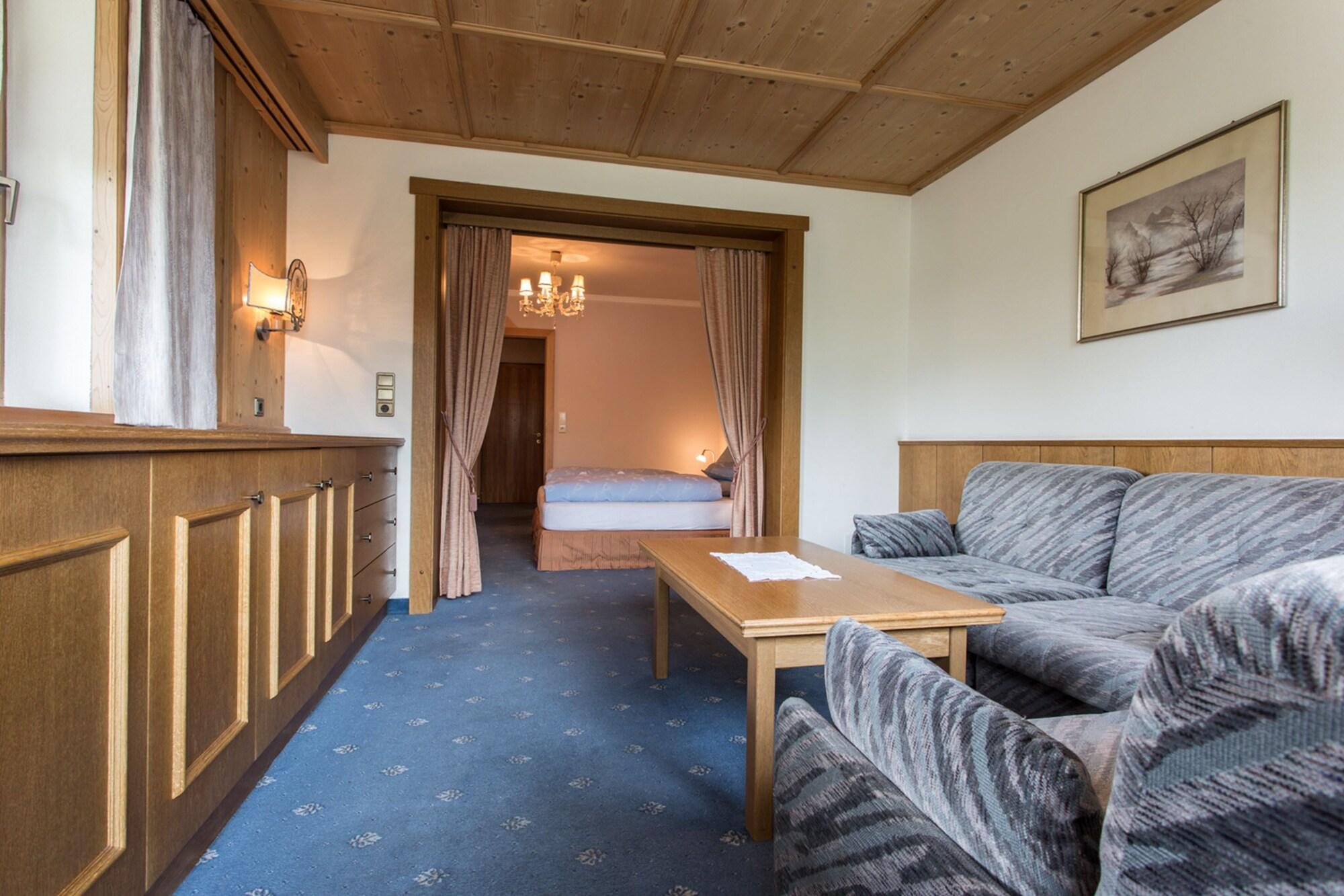 Hotel Solstein เซเฟลด์ อิน ทิโรล ภายนอก รูปภาพ