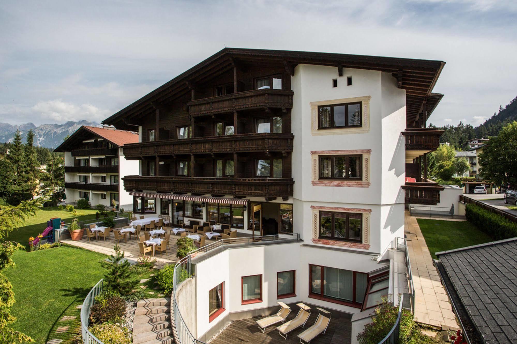 Hotel Solstein เซเฟลด์ อิน ทิโรล ภายนอก รูปภาพ